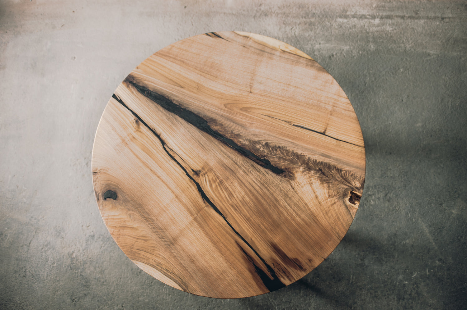 Warm round Slab epoxy table top 